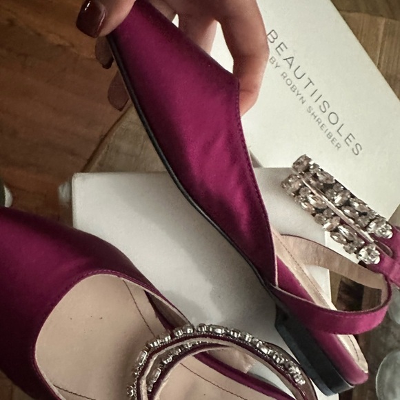 BEAUTIISOLES Cathy Flat 7, ORCHID  SILK SATIN Unique $395 - Picture 5 of 6